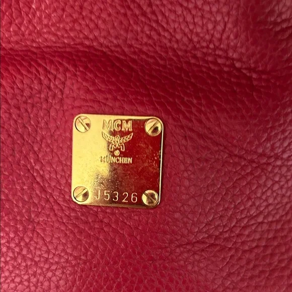 MCM Stylish Red Leather Bucket Bag with COA - Picture 3 of 13